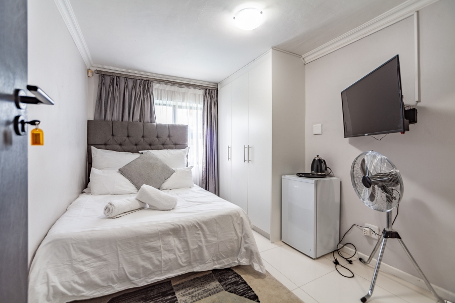 8 Bedroom Property for Sale in Milnerton Ridge Western Cape